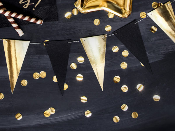 girlanda czarno-złota flagietki, girlanda trójkąty złote i czarne, dekoracje na przyjęcia, dodatki dekoracyjne na przyjęcia