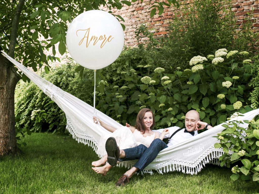 biały balon gigant z napisem amour, balon 1m, ślubny balon gigant, wielki balon na wesele, dekoracje walentynkowe, dekoracje weselne