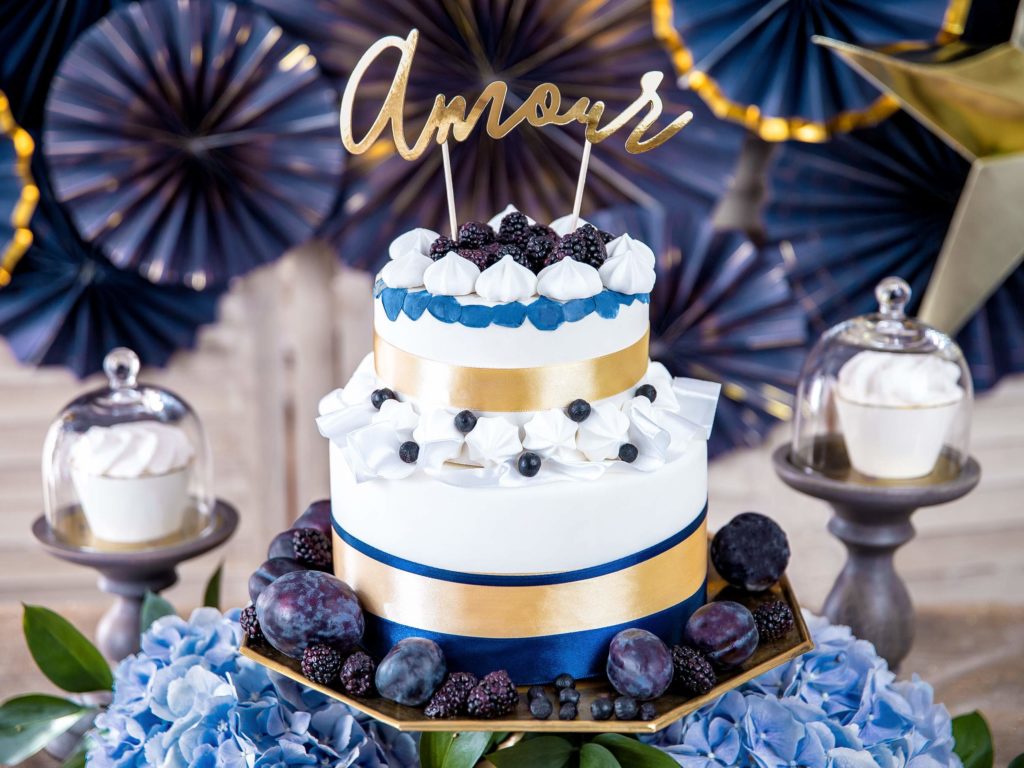 dekoracje candy bar, złoty topper na tort Amour