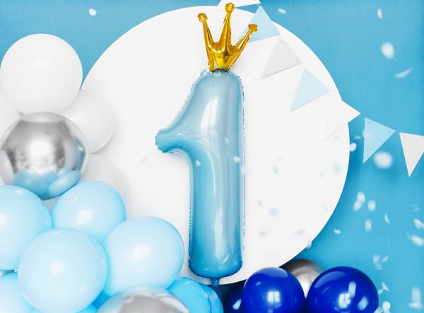 niebiesko-biało-srebrna girlanda z balonów, dekoracje balonowe na imprezę, zestaw do zrobienia girlandy balonowej